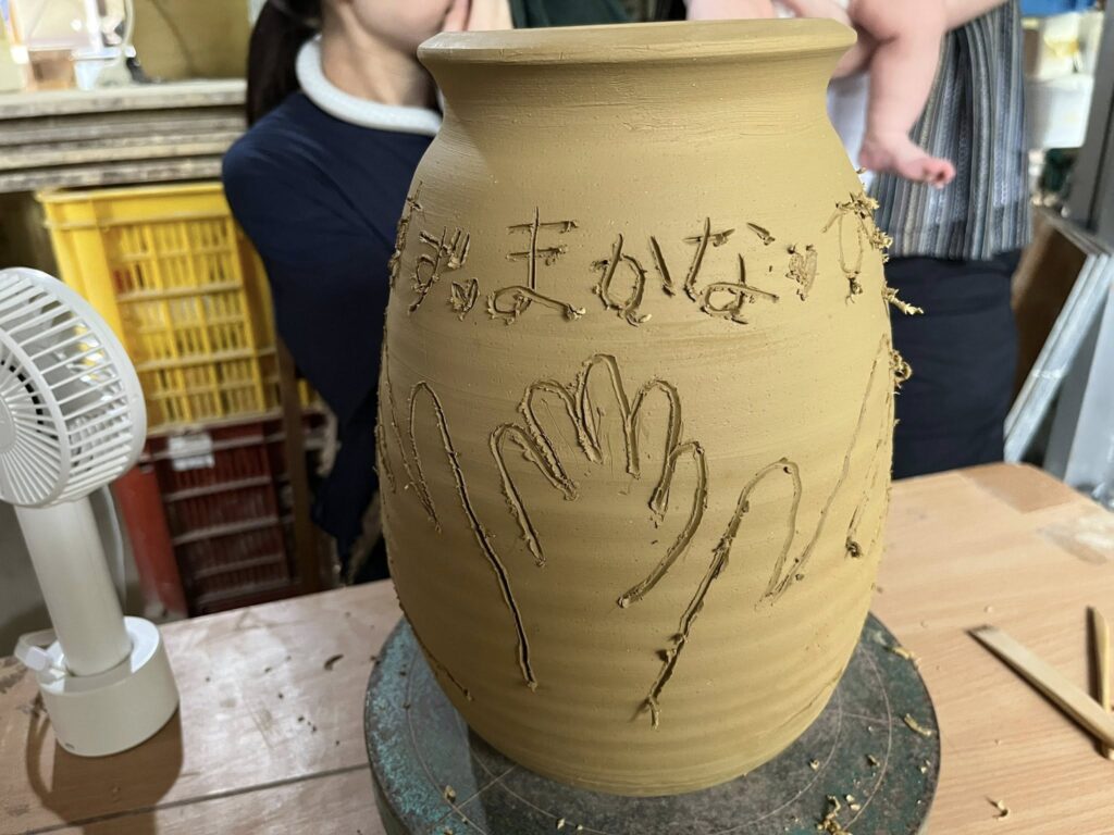 タコ壺制作の工程｜線彫りから絵付けまで